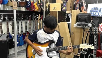 Ebony Guitar Music House - 821