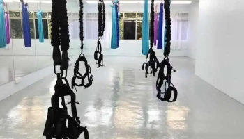 Flying Kitty Bungee, Yoga, Music - Klang