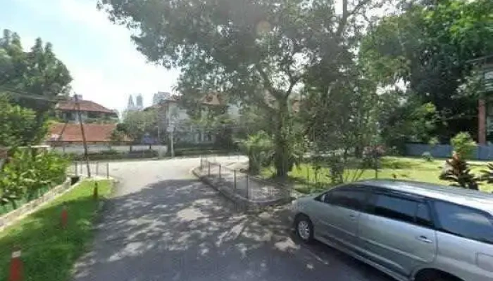 Airo Yoga -    Aerial Yoga On A Swing Street View 360deg - Kuala Lumpur