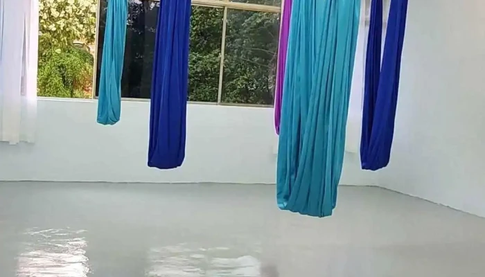 Flying Kitty Bungee Yoga Music Video - Klang