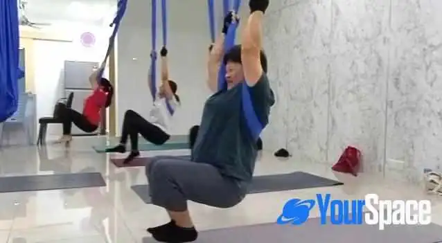 Flying Kitty Yoga And Music -  Oleh Pemilik - Klang