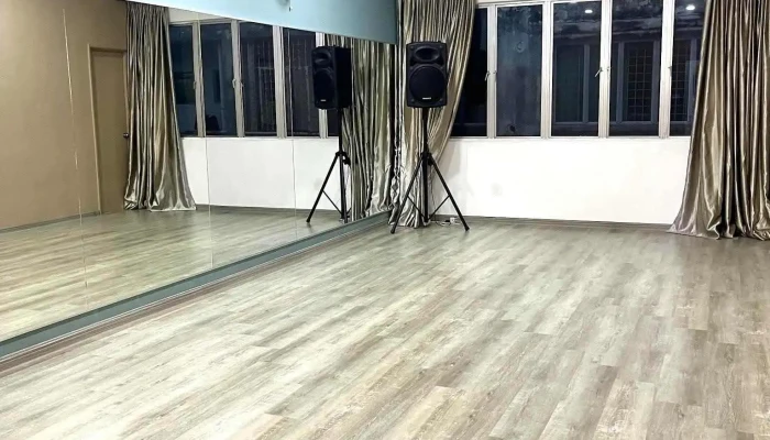 Iv Dance Studio -  Oleh Pemilik - Klang