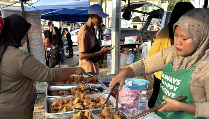 Pasar Malam Ayer Hangat Jumaat Telefon - Langkawi