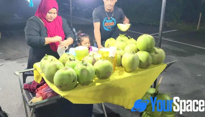 Pasar Malam Ayer Hangat Jumaat Video - Langkawi