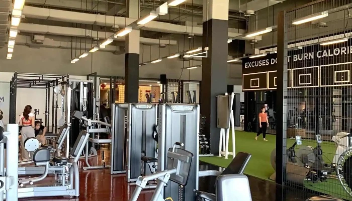 Peak Fitness Gurney Plaza Penang Gimnasium - George Town