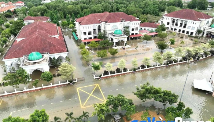 Pejabat Tanah Dan Jajahan Pasir Mas - Kompleks Apam Putra